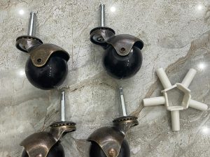 Bánh Xe Địa Cầu Màu Đồng Cổ Đầu Gài