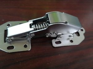 Bản lề hình ếch giảm chấn có lò xo